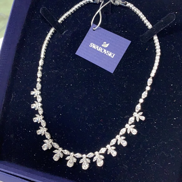 Swarovski crystal necklace, 5 inch round - Picture 6 of 6